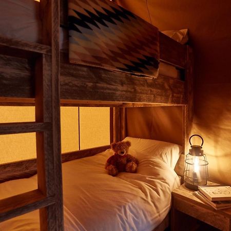 The Camp At The Wave Hotel Bristol Bagian luar foto