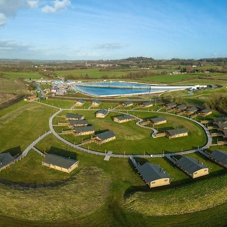 The Camp At The Wave Hotel Bristol Bagian luar foto