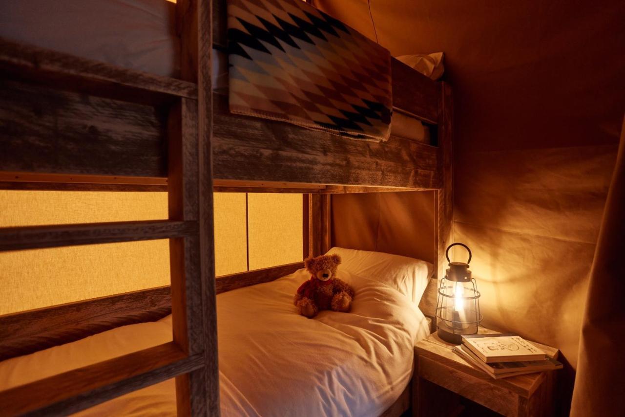 The Camp At The Wave Hotel Bristol Bagian luar foto