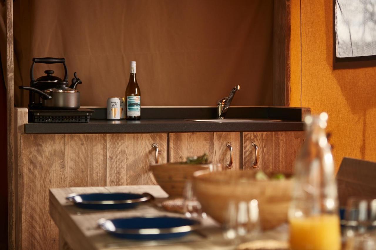 The Camp At The Wave Hotel Bristol Bagian luar foto