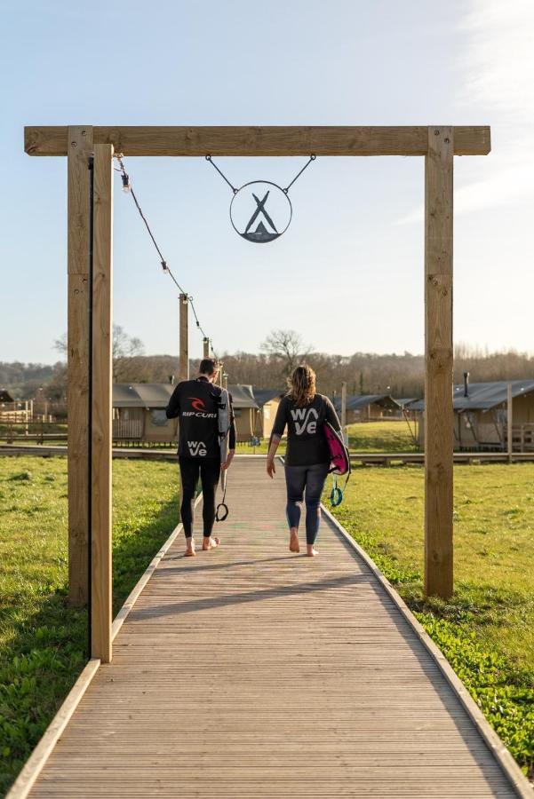 The Camp At The Wave Hotel Bristol Bagian luar foto
