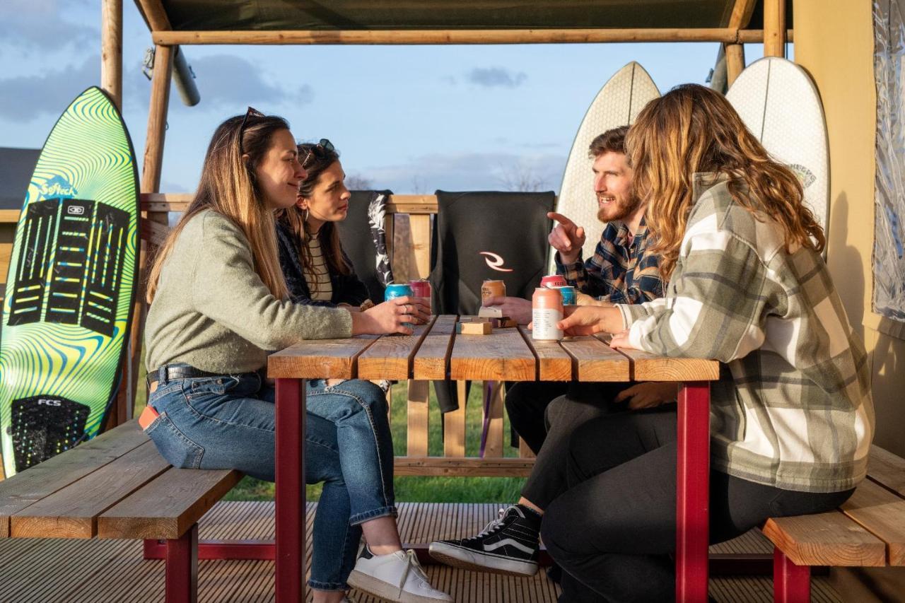 The Camp At The Wave Hotel Bristol Bagian luar foto