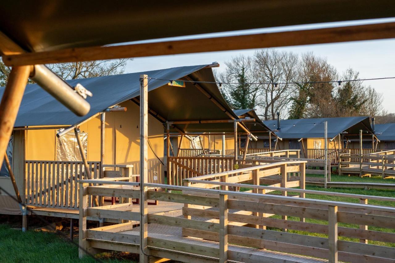 The Camp At The Wave Hotel Bristol Bagian luar foto