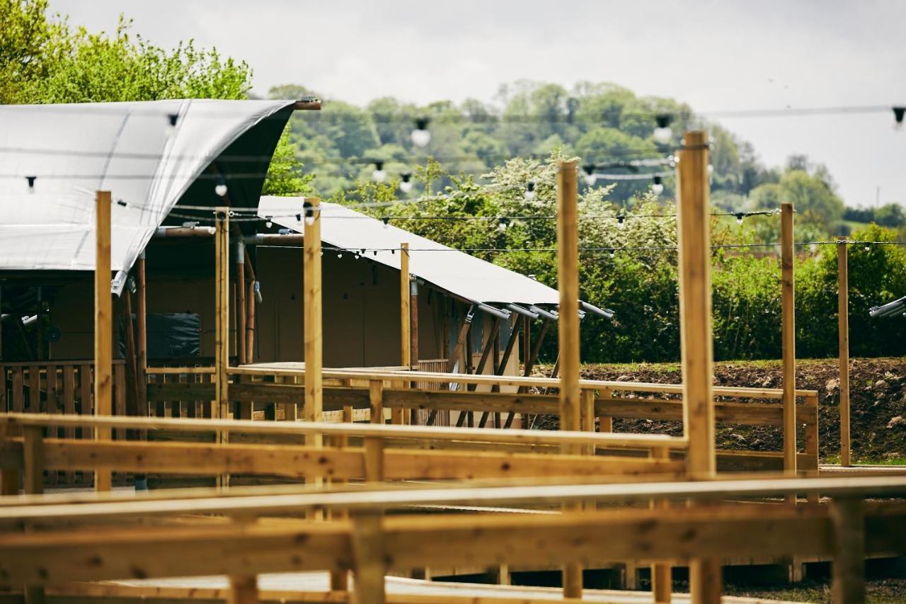 The Camp At The Wave Hotel Bristol Bagian luar foto