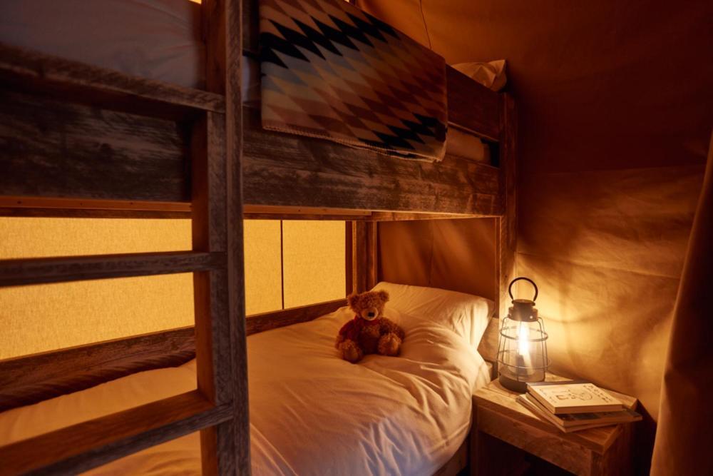 The Camp At The Wave Hotel Bristol Bagian luar foto