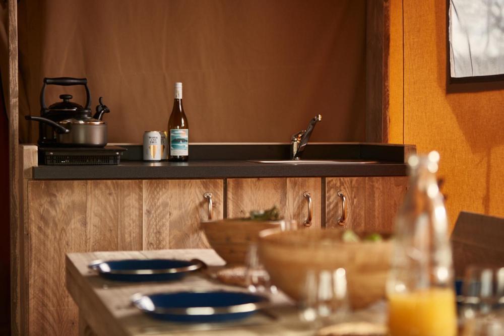 The Camp At The Wave Hotel Bristol Bagian luar foto