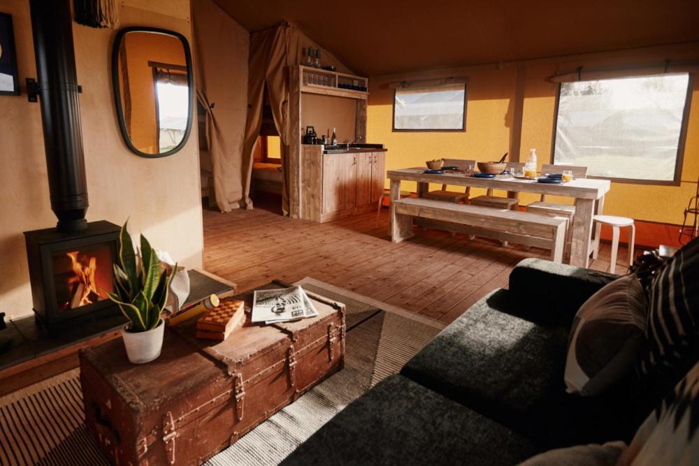 The Camp At The Wave Hotel Bristol Bagian luar foto